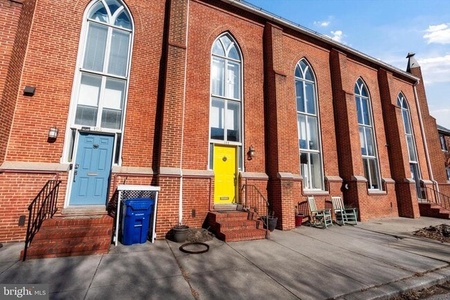 Building Photo - 122 W Henrietta St