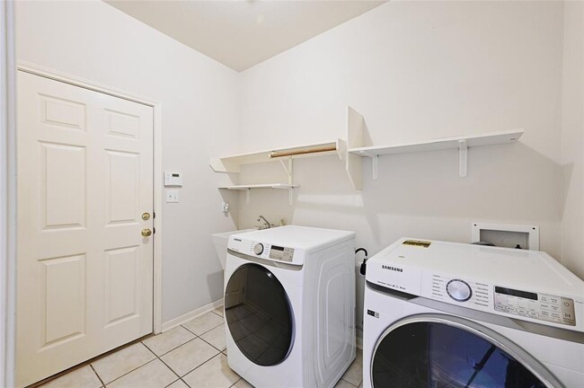 Building Photo - 1230 Heppner Dr