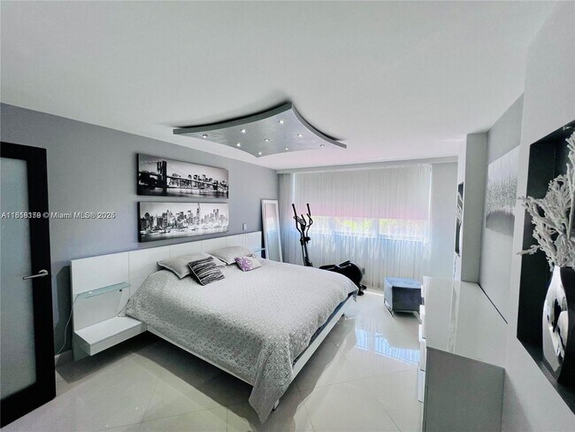 Building Photo - 3161 S Ocean Dr
