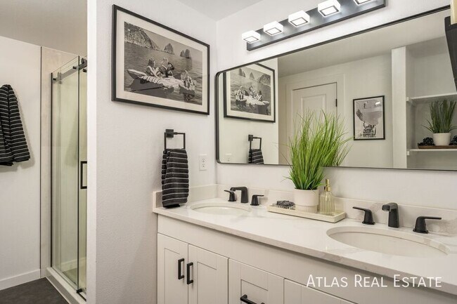 Building Photo - 5210 Quay St