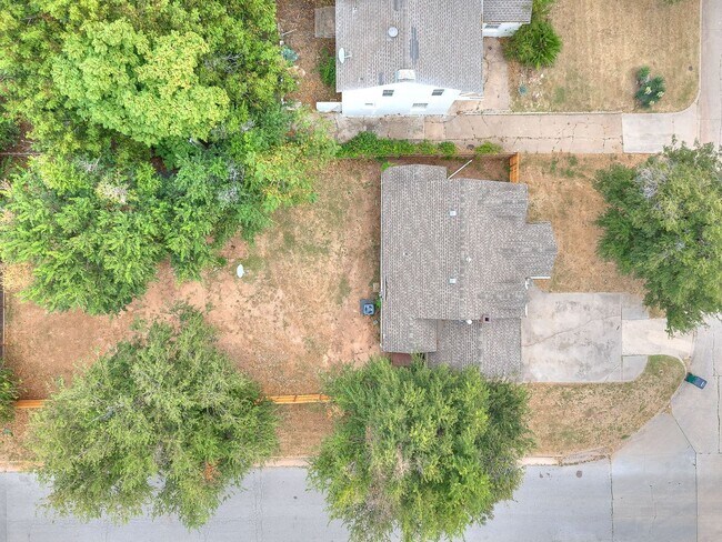 Building Photo - Charming Updated Home Near OKC Urban Core ...