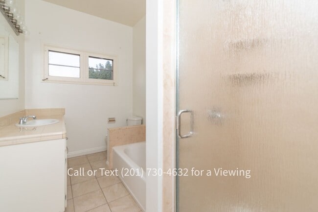 Building Photo - Nice 2 Bedroom, 1 Bath House, Pets OK