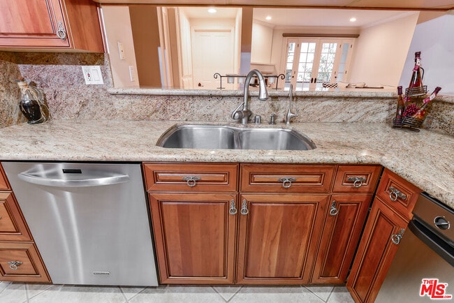 Building Photo - 11755 Montana Ave