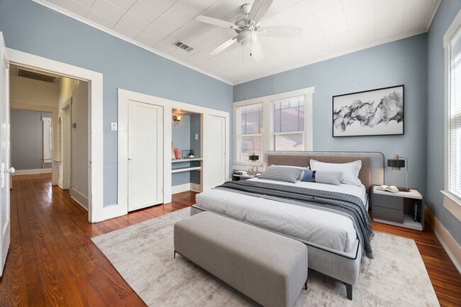 Building Photo - Historic craftsman style home located in T...