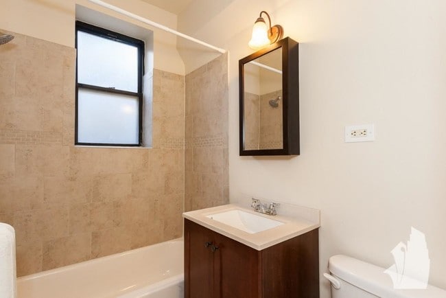 Building Photo - 1164 N Dearborn-208