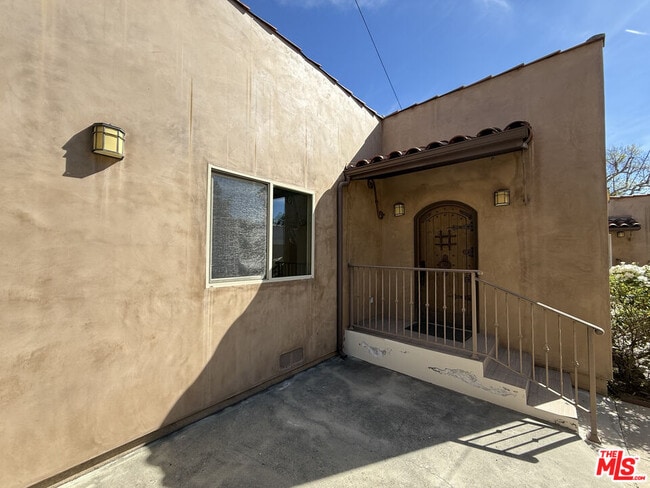 Building Photo - 735 S Citrus Ave