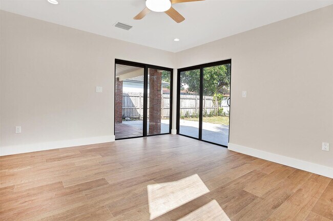 Building Photo - 391 NW 58th Ave