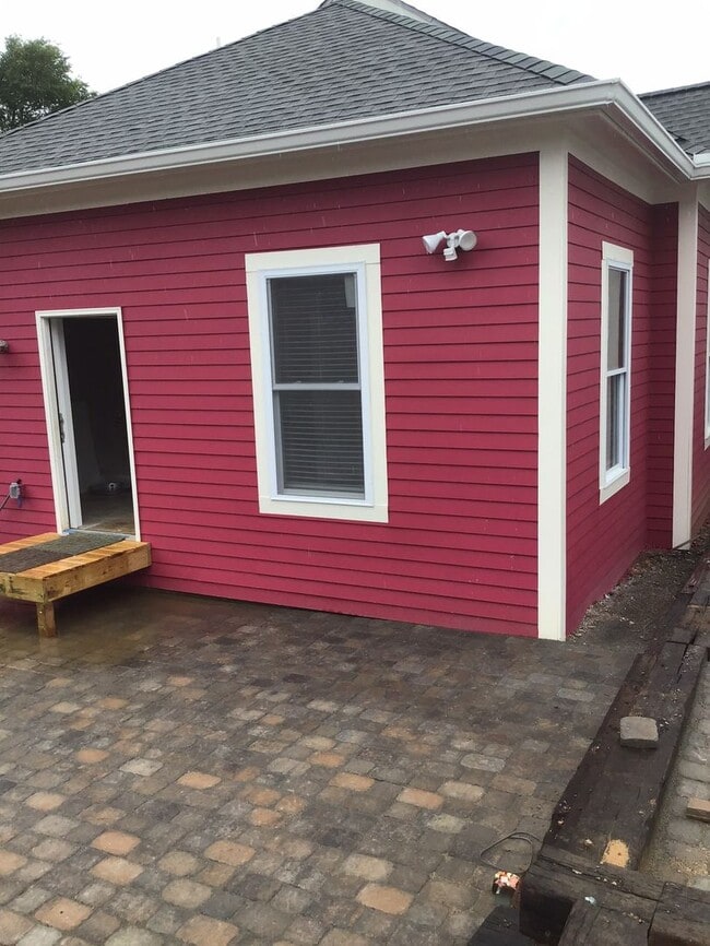 Building Photo - $1695 per Bedroom | 4BR/2BA Fort Sanders R...