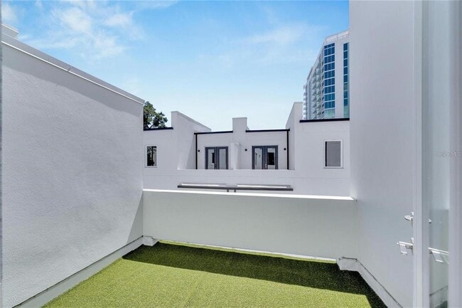 Building Photo - 833 Calla Terrace N