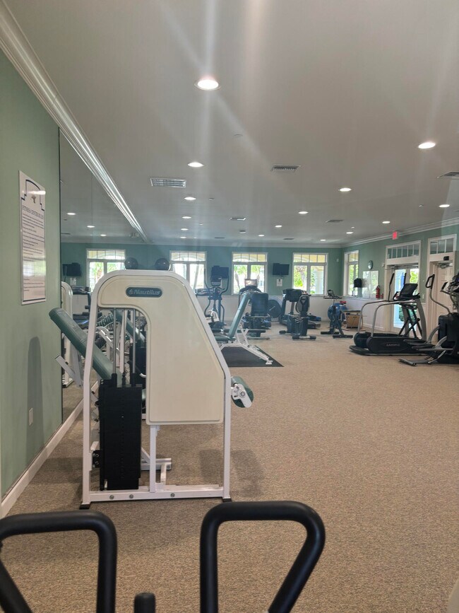 Building Photo - 10 Harbour Isle Dr E