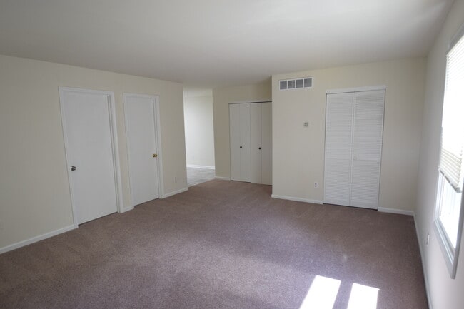 Building Photo - 815 Rosedale Ave