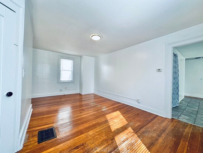 Building Photo - 175 Bradley St