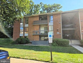 Building Photo - 222 10 Echelon Rd