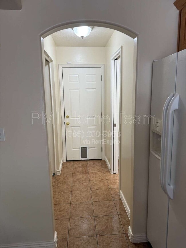 Building Photo - 652 W 800 N