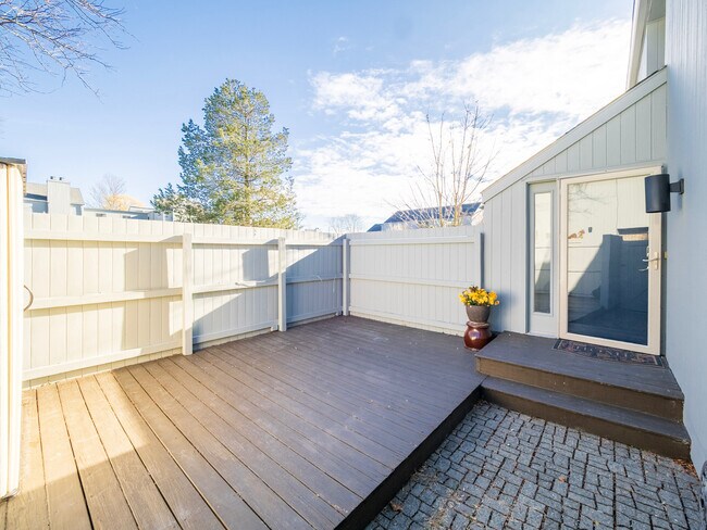 Building Photo - 2 Cypress Ln