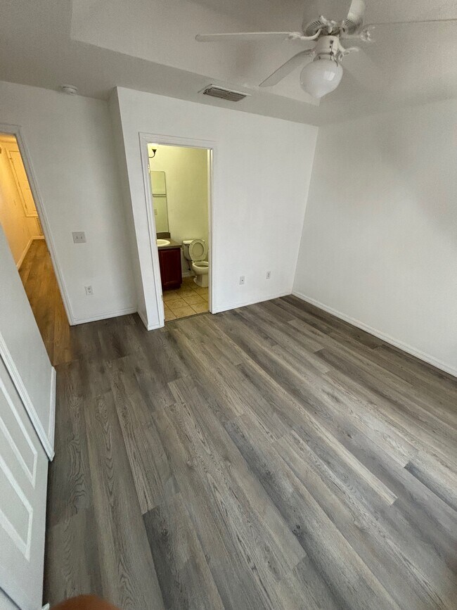 Building Photo - 5155 Regatta Dr