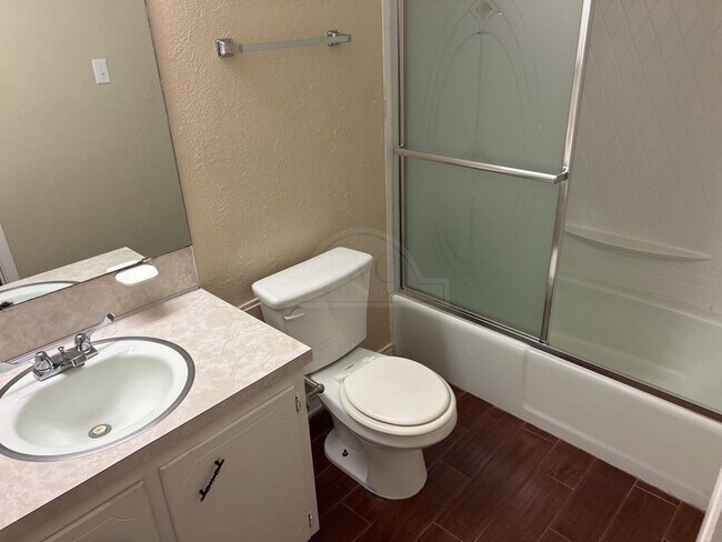 Building Photo - 1013 Kathey Dr