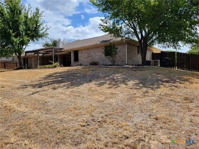 Primary Photo - 2022 Yak Trail