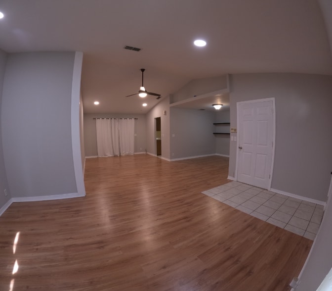 Building Photo - 7 Teak Ct