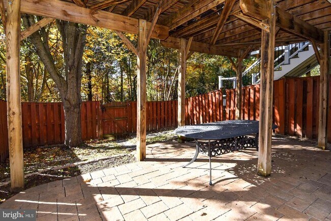 Building Photo - 16032 Barn Swallow Pl