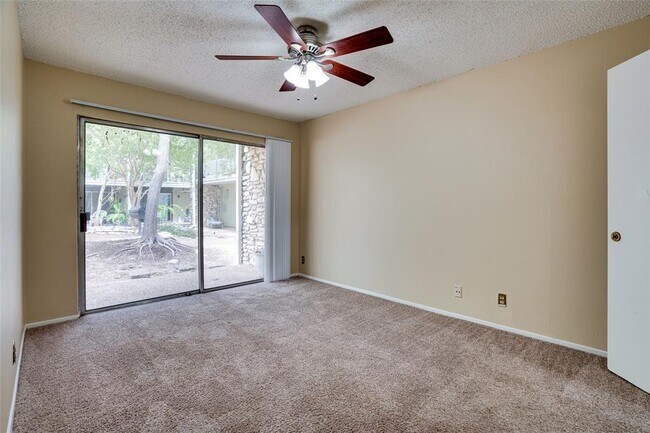 Building Photo - 500 E Riverside Dr