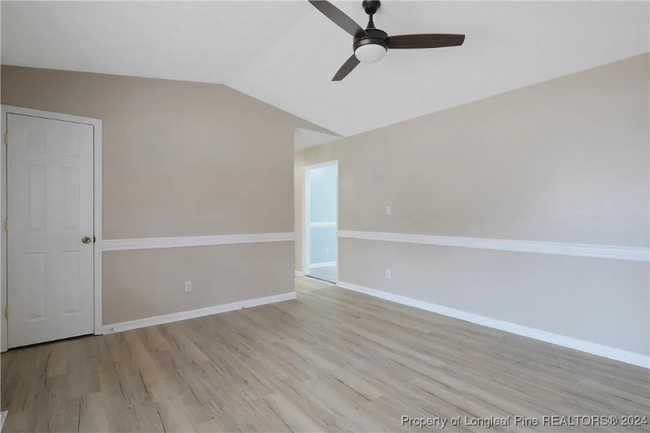 Building Photo - 929 Hollydale Ln