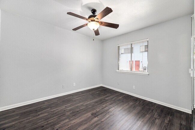 Building Photo - Great for Roommates!