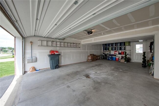 Building Photo - 109 Shaley Dr