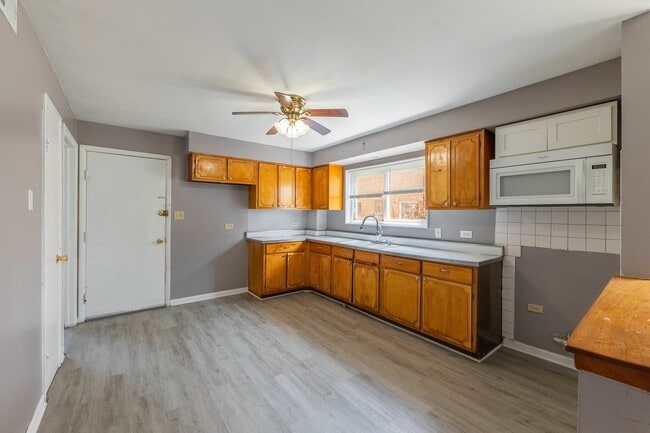 Building Photo - 4634 W 47th St