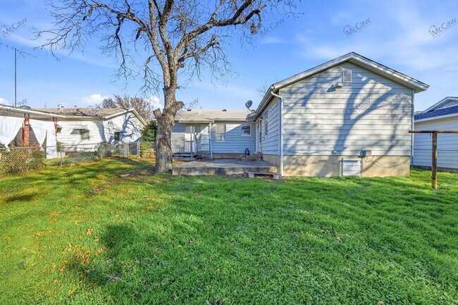 Building Photo - 208 Westfork Dr