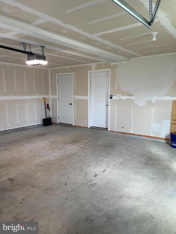 Building Photo - 331 S Parkway Dr