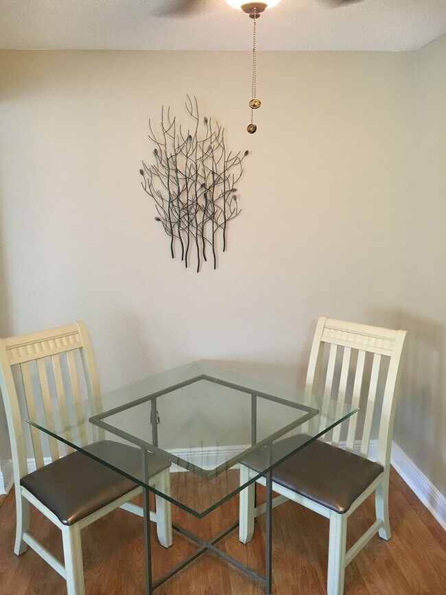 Building Photo - 1161 Lake Ave