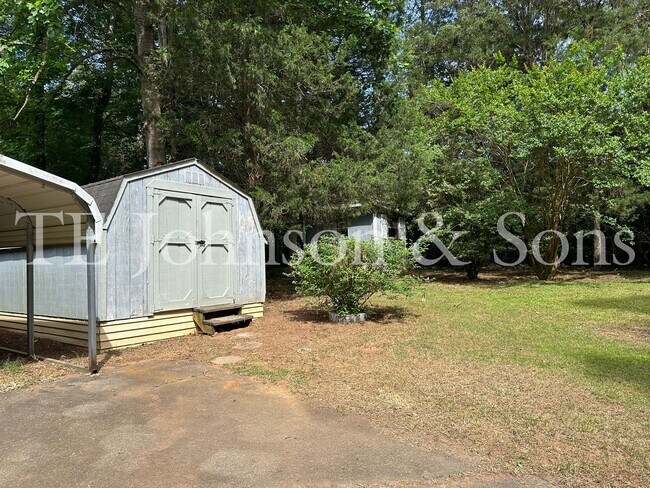 Building Photo - Secluded 2 Bedroom Manufactured Home
