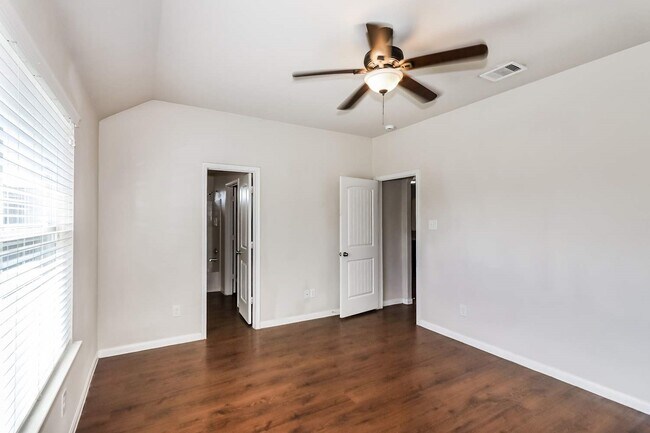 Building Photo - 18707 N Lyford Dr