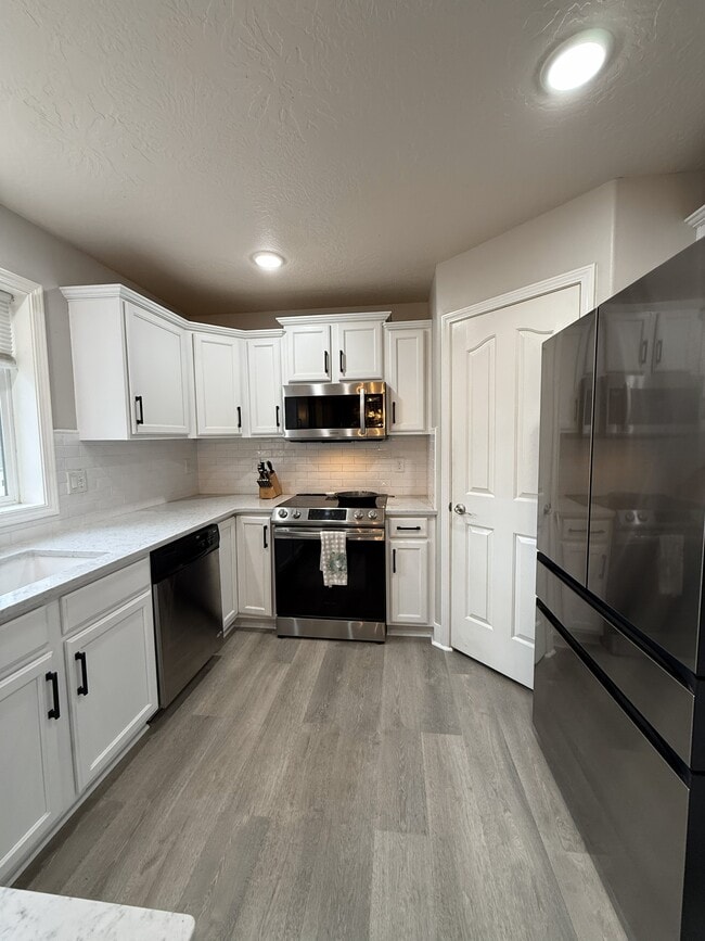 Building Photo - 443 NW Sandpiper Ave