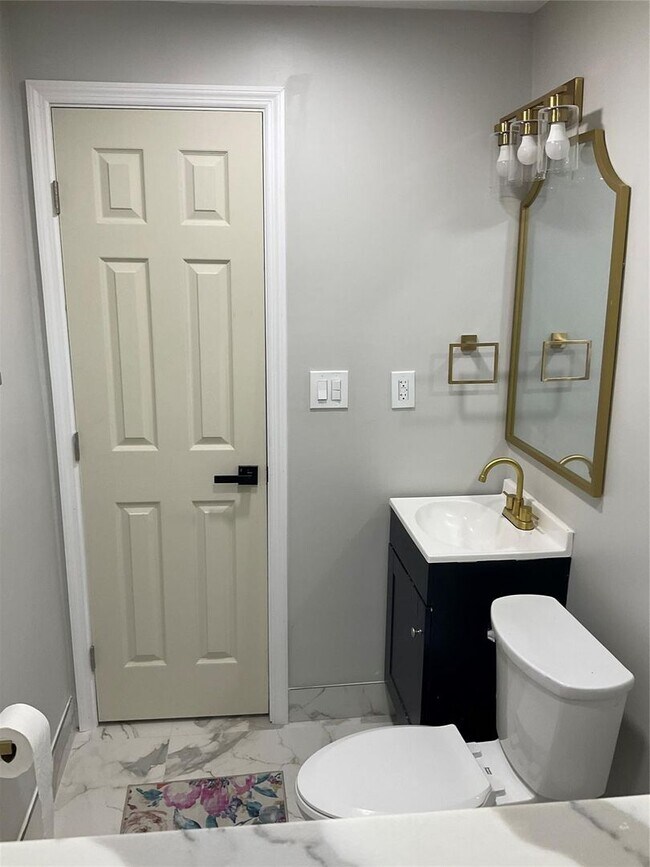 Building Photo - 642 NW 14th Way