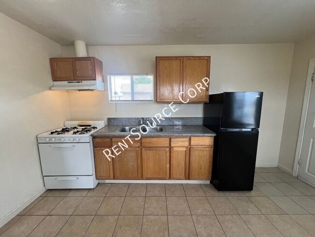 Building Photo - 2542 Main St