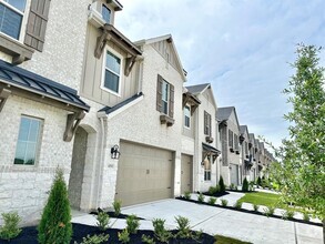 Building Photo - 6511 Scarlet Pond Ln