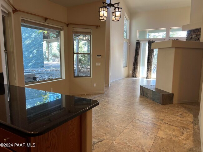 Building Photo - 671 Crosscreek Dr