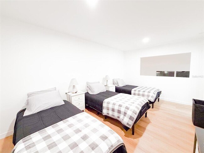 Building Photo - 10246 Turkey Lake Rd