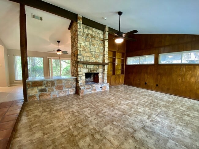 Building Photo - 7219 Scenic Brook Dr