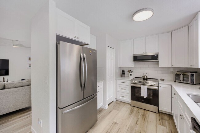 Building Photo - Updated 2 Bedroom Townhouse in Thornton