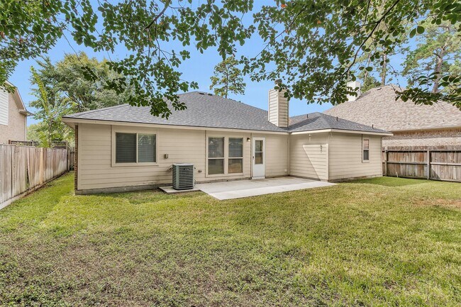 Building Photo - 12822 Lakeshore Dr