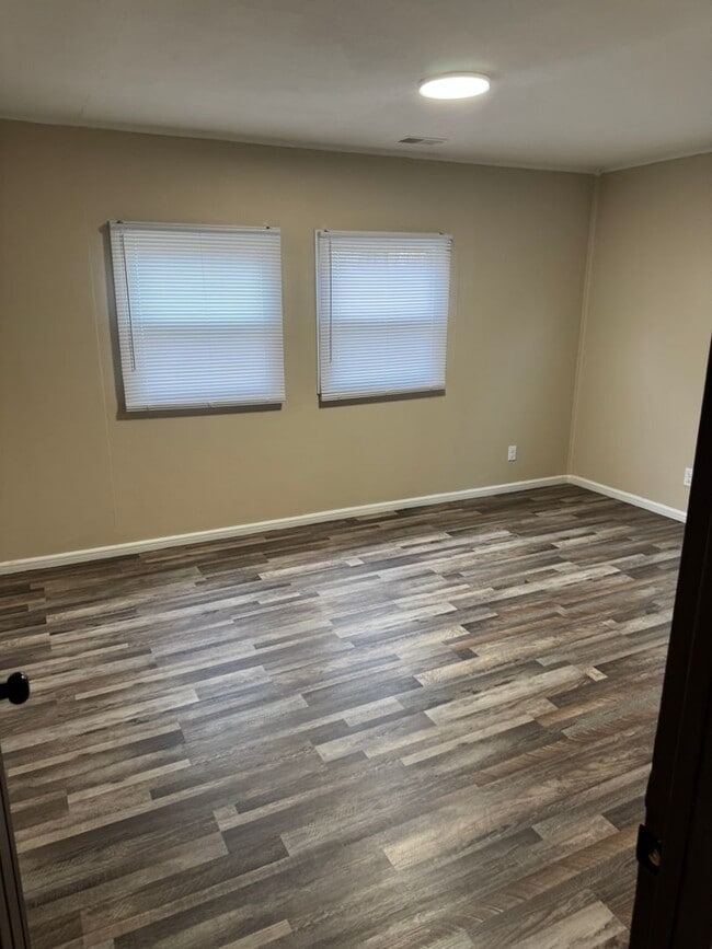 Building Photo - Newly remodeled 2 bedroom home