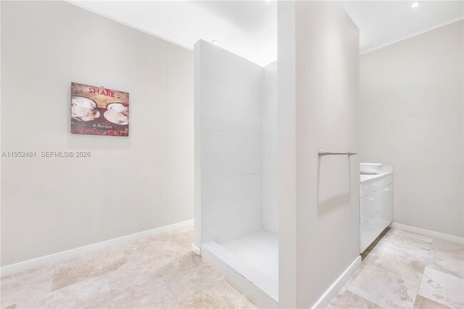 Building Photo - 472 Minola Dr