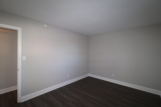 Building Photo - 175 Malabu Dr