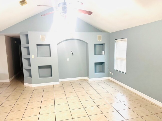 Building Photo - 18915 N Lyford Dr