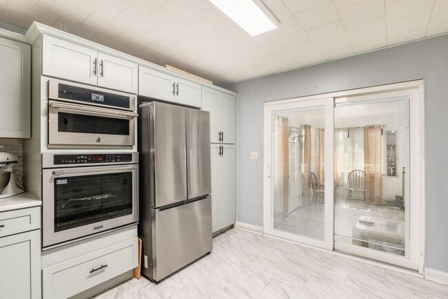 Building Photo - 711 Country Club Rd