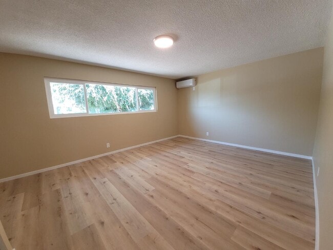 Building Photo - 414 N Alameda Ave
