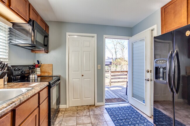 Building Photo - 507 Cambridge St